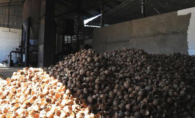 Carvão ativado da casca de coco fornece um carvão granulado de melhor qualidade - amplamente utilizado pra tratamento de agua potavel, ideal para consumo humano, extração de ouro, entre outros