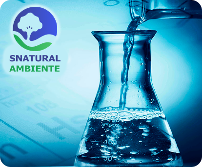 Erlenmeyer com líquido e Logotipo da SNatural